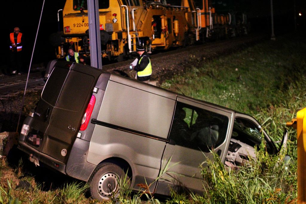 Bus zderzył się z pociągiem. Są ranni