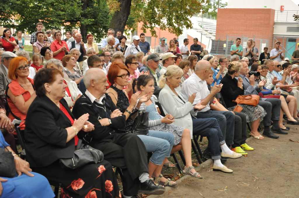 Pochwalili się musicalem w parku