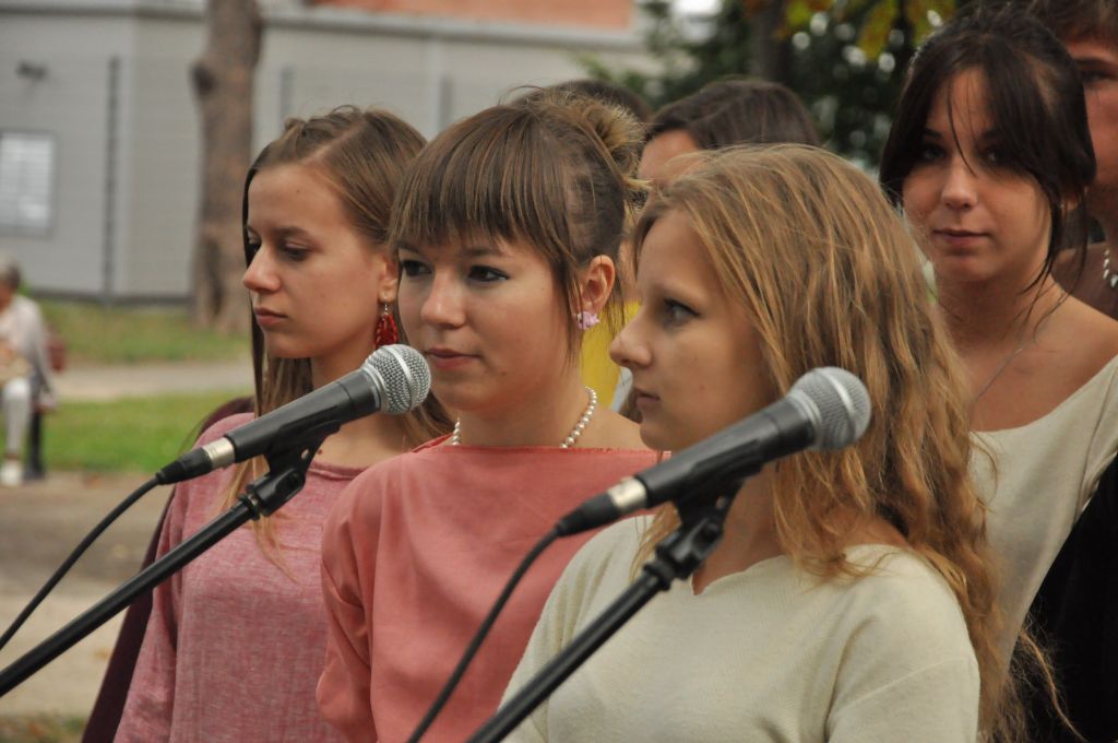 Pochwalili się musicalem w parku