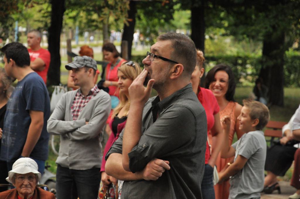 Pochwalili się musicalem w parku
