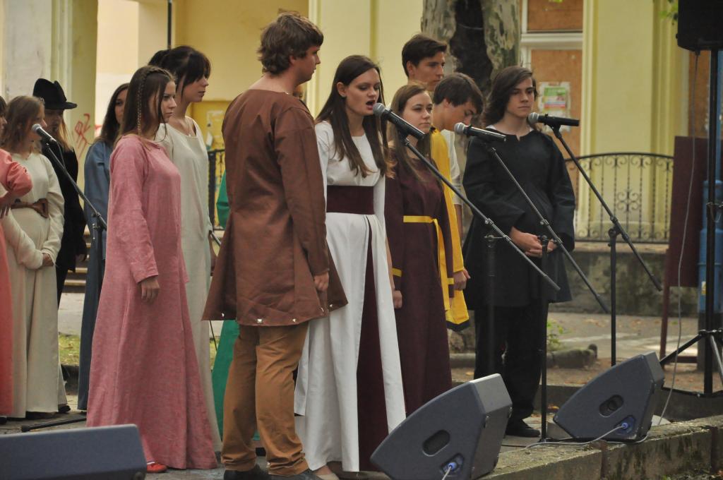 Pochwalili się musicalem w parku