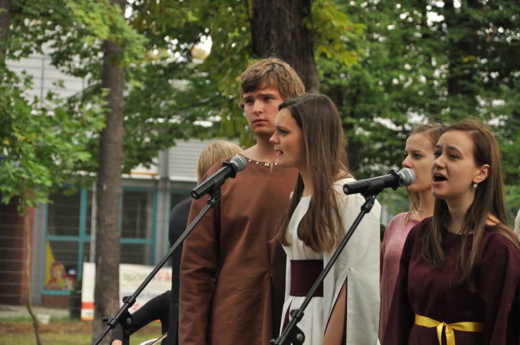 Pochwalili się musicalem w parku