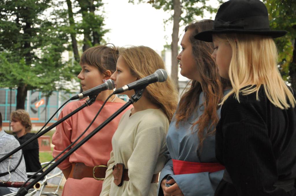 Pochwalili się musicalem w parku