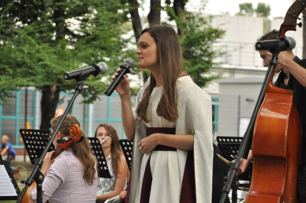 Pochwalili się musicalem w parku