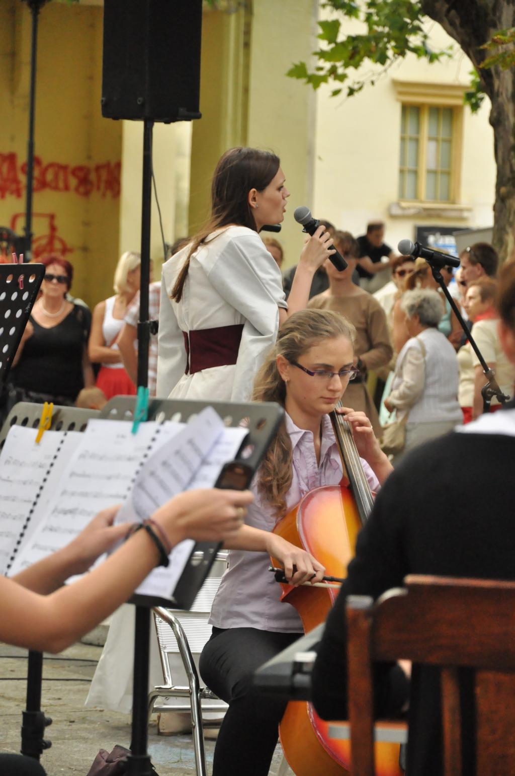 Pochwalili się musicalem w parku