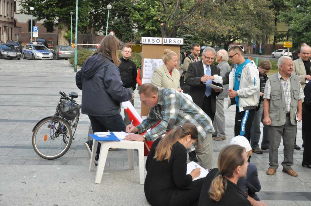 Chcą pozbyć się pomnika z Placu Słowiańskiego