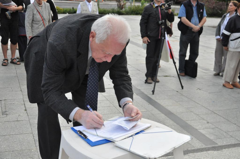 Chcą pozbyć się pomnika z Placu Słowiańskiego