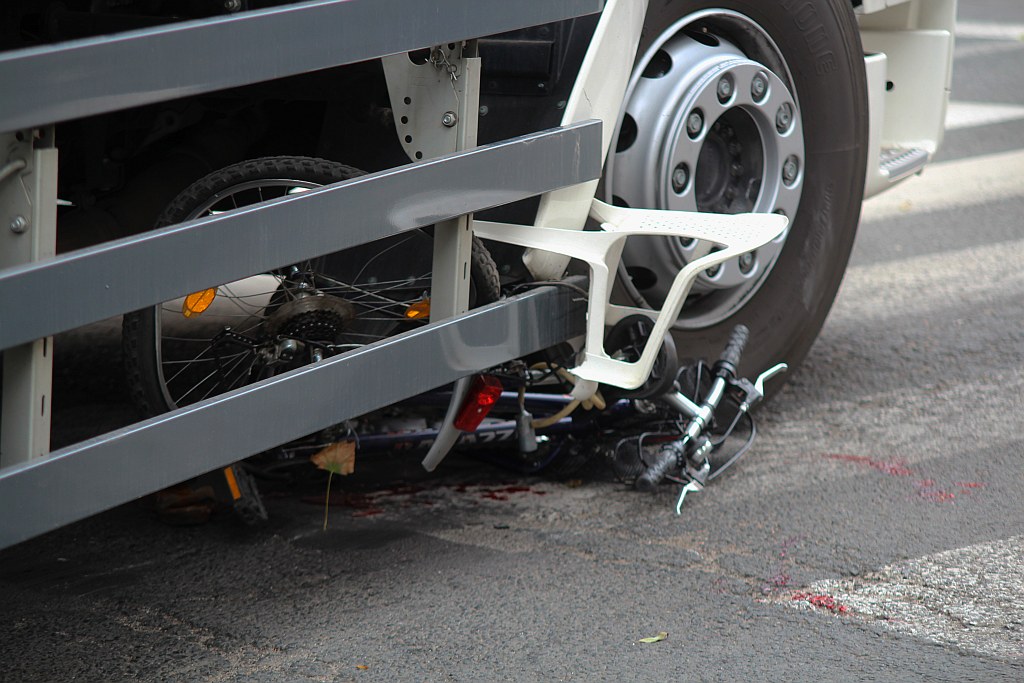 Potrącenie rowerzystki na Jaworzyńskiej