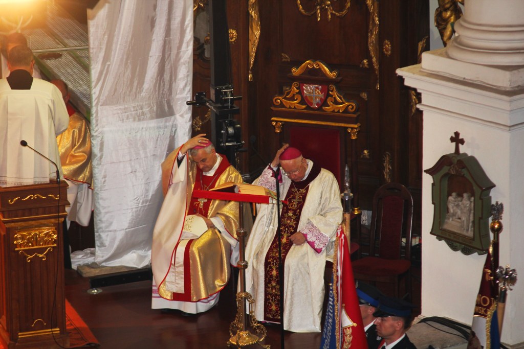 Uroczystość nadania i poświęcenia sztandaru szkoły