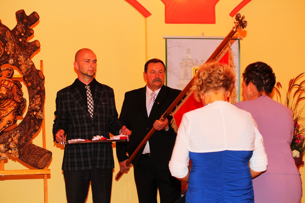 Uroczystość nadania i poświęcenia sztandaru szkoły