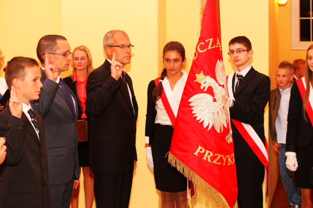 Uroczystość nadania i poświęcenia sztandaru szkoły
