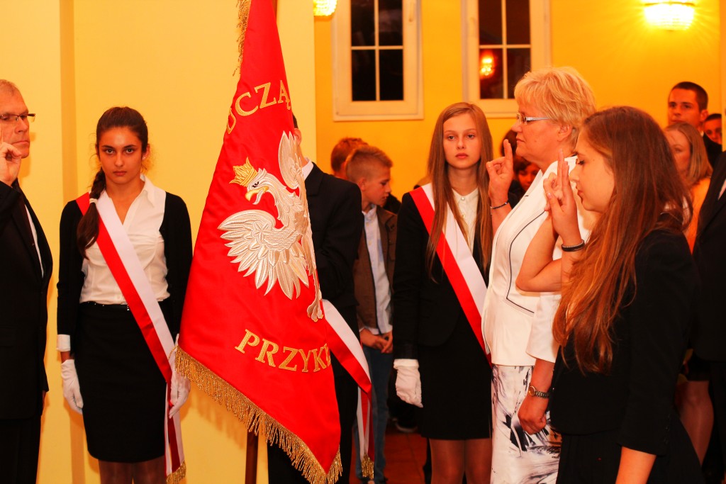 Uroczystość nadania i poświęcenia sztandaru szkoły