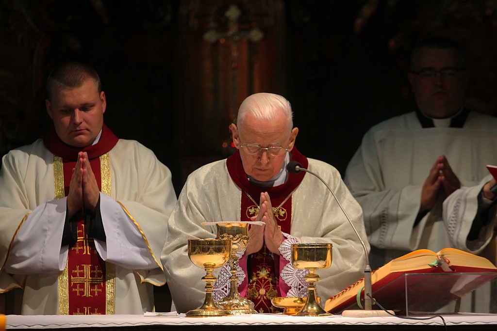 Uroczystość nadania i poświęcenia sztandaru szkoły