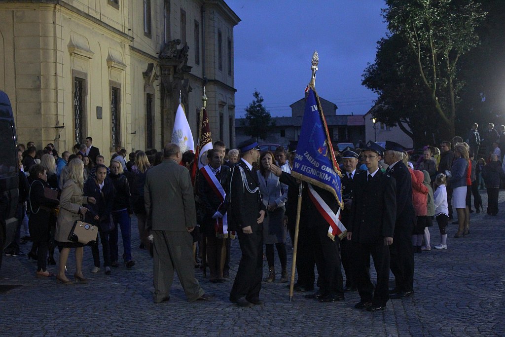 Uroczystość nadania i poświęcenia sztandaru szkoły