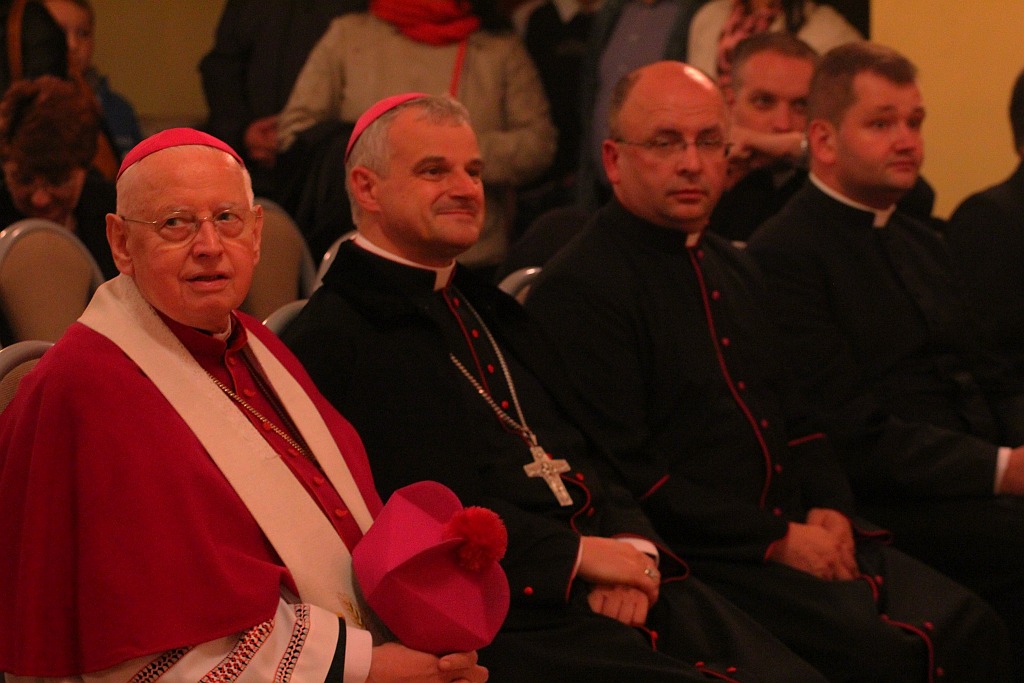 Uroczystość nadania i poświęcenia sztandaru szkoły