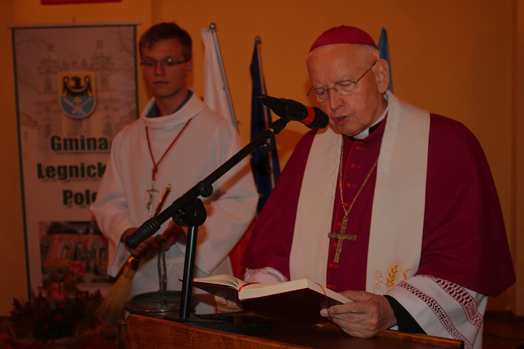 Uroczystość nadania i poświęcenia sztandaru szkoły