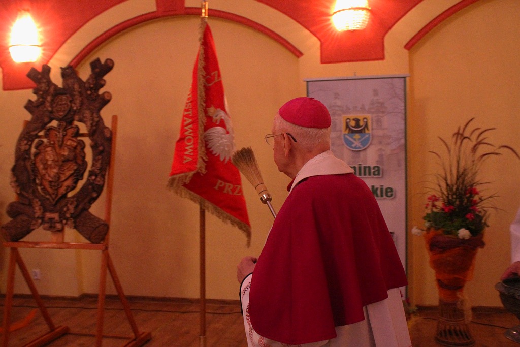 Uroczystość nadania i poświęcenia sztandaru szkoły