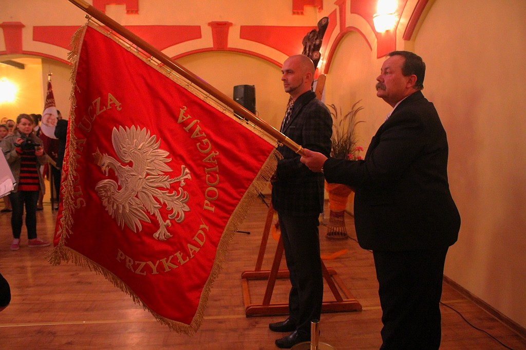 Uroczystość nadania i poświęcenia sztandaru szkoły