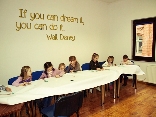 Czy warto zapisać dziecko na kurs języka obcego?