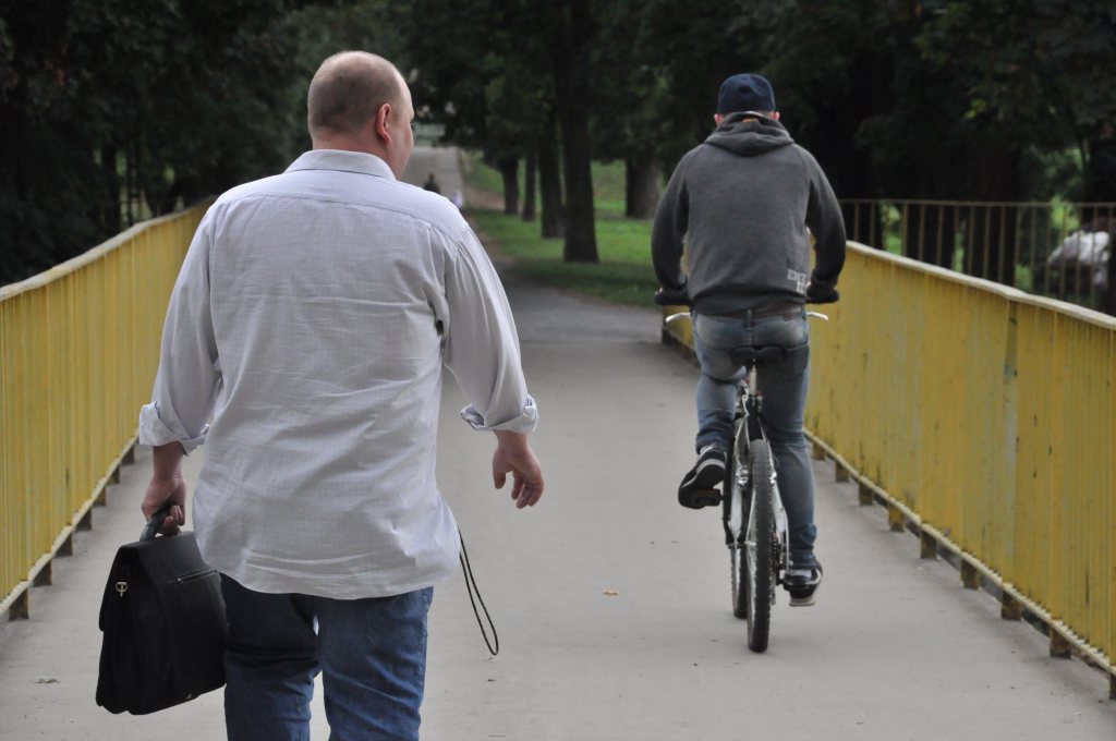 Rowerzyści nie znają parkowego regulaminu?