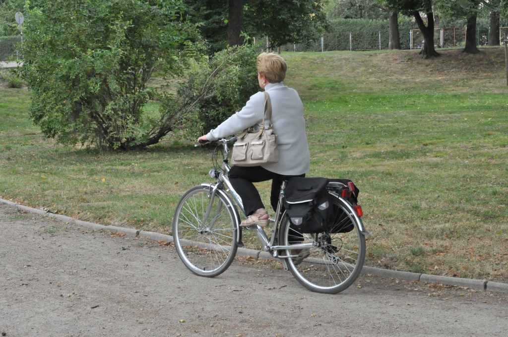 Rowerzyści nie znają parkowego regulaminu?