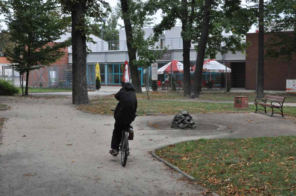 Rowerzyści nie znają parkowego regulaminu?