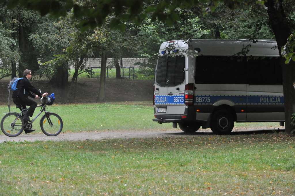Rowerzyści nie znają parkowego regulaminu?