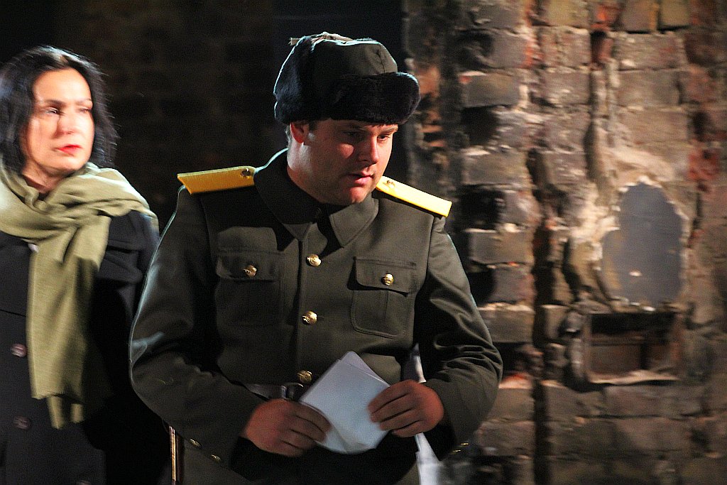 Madonna, Księżyc i pies