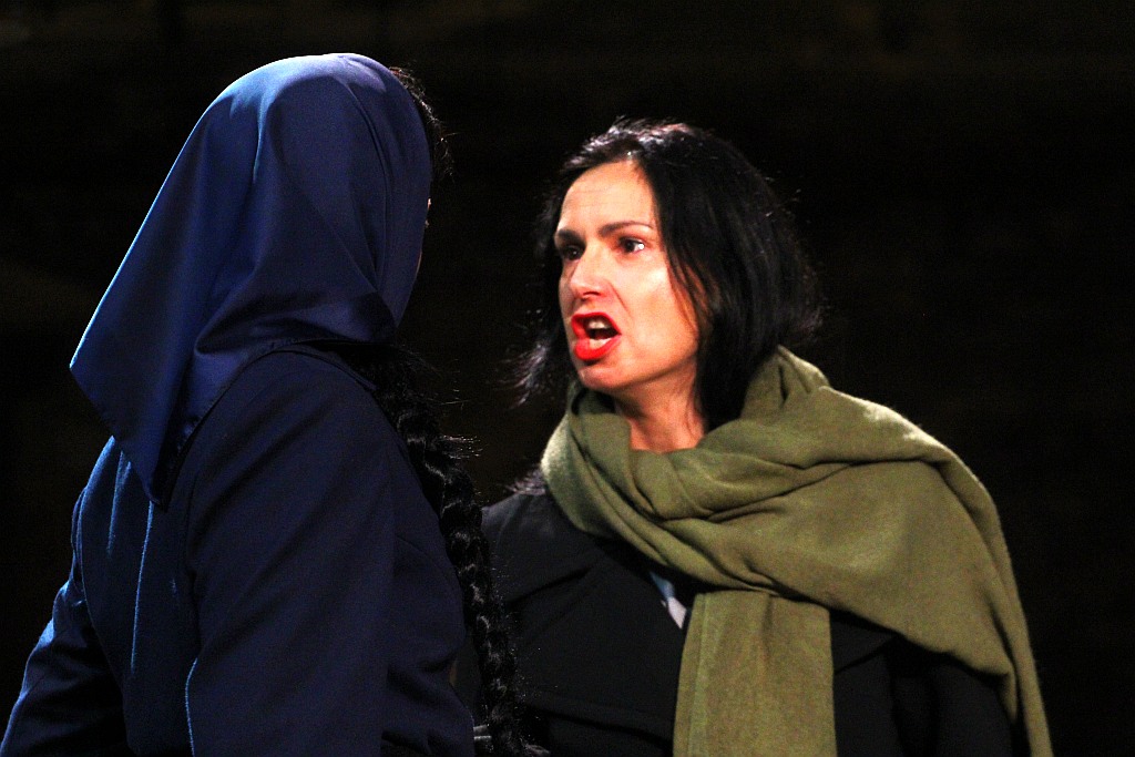 Madonna, Księżyc i pies