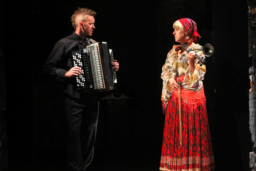 Madonna, Księżyc i pies