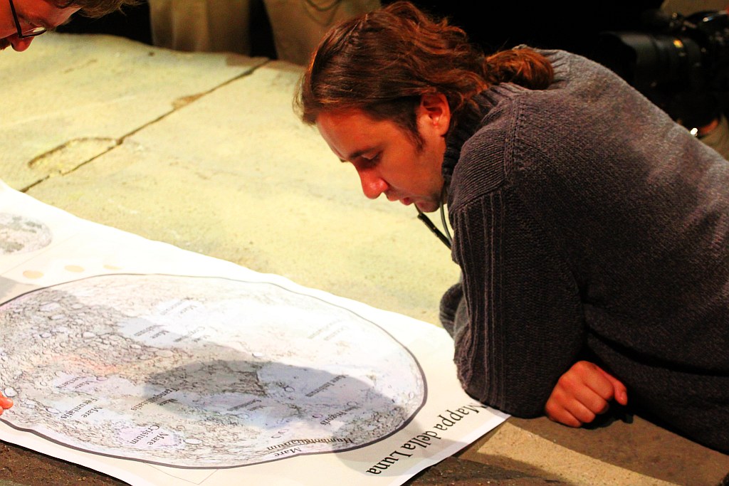 Madonna, Księżyc i pies