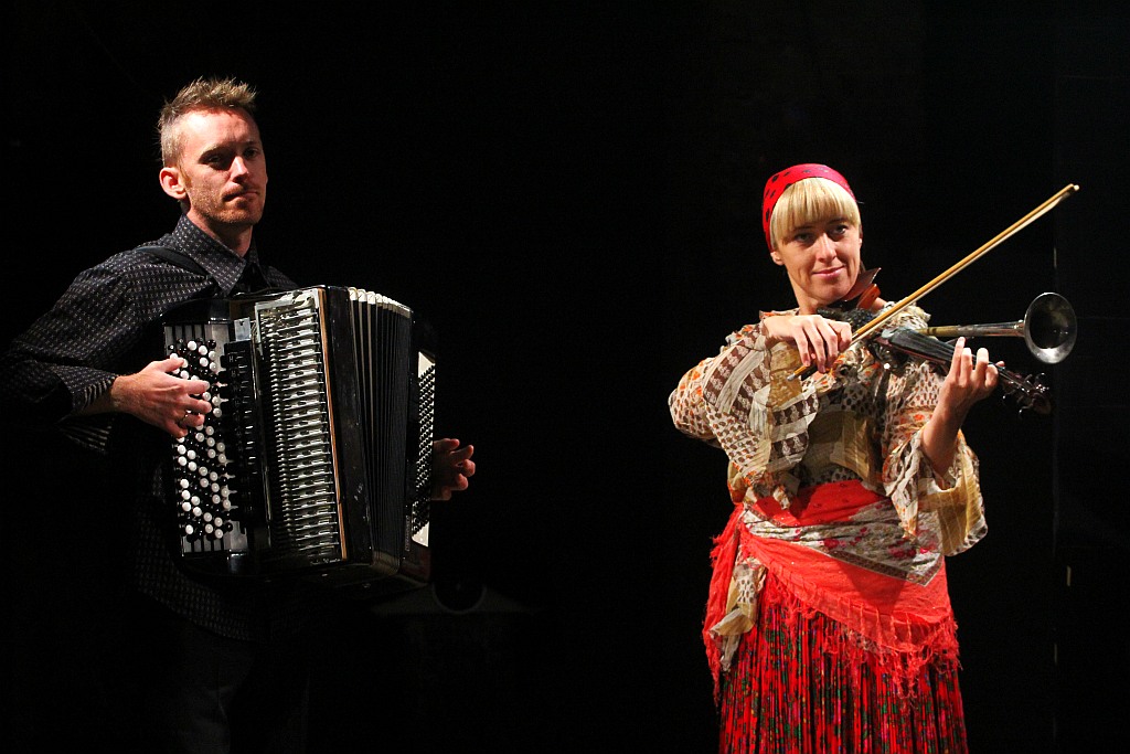 Madonna, Księżyc i pies