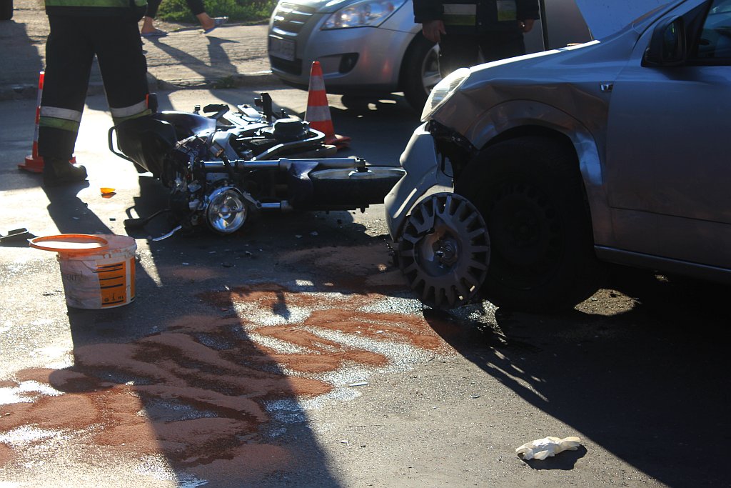 Wypadek na Jaworzyńskiej. Ranny motocyklista
