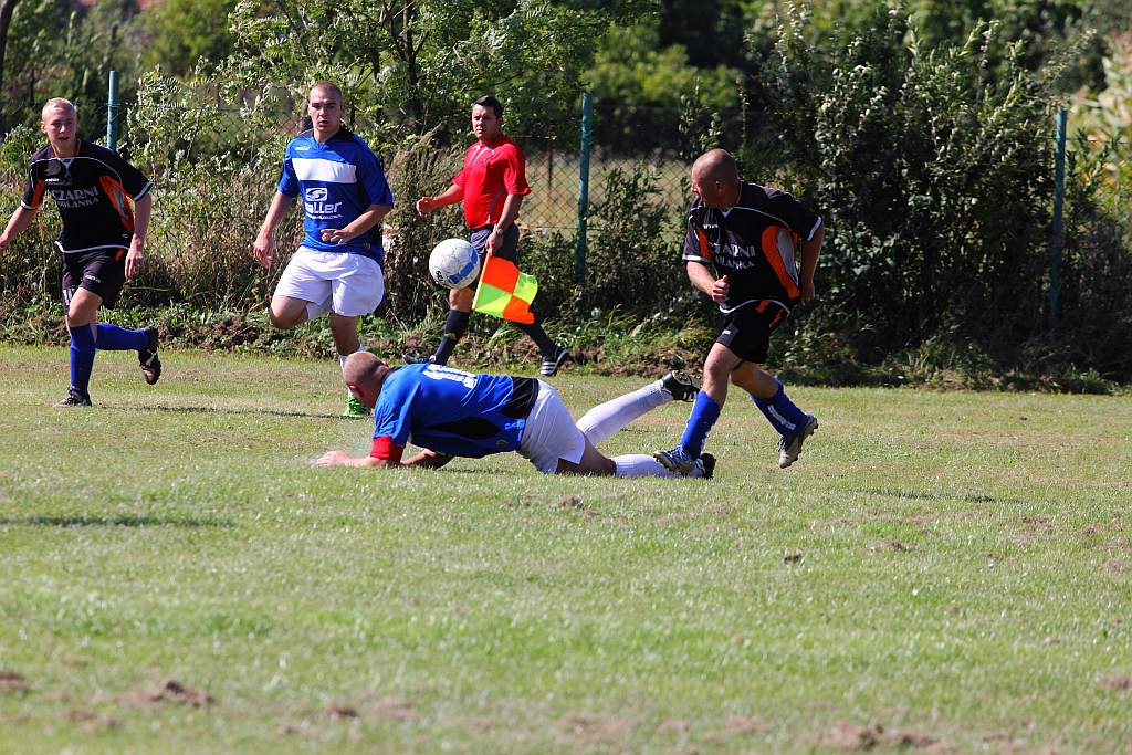 Klasa B: Czarni - Victoria 4:0