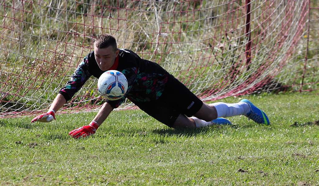 Klasa B: Czarni - Victoria 4:0