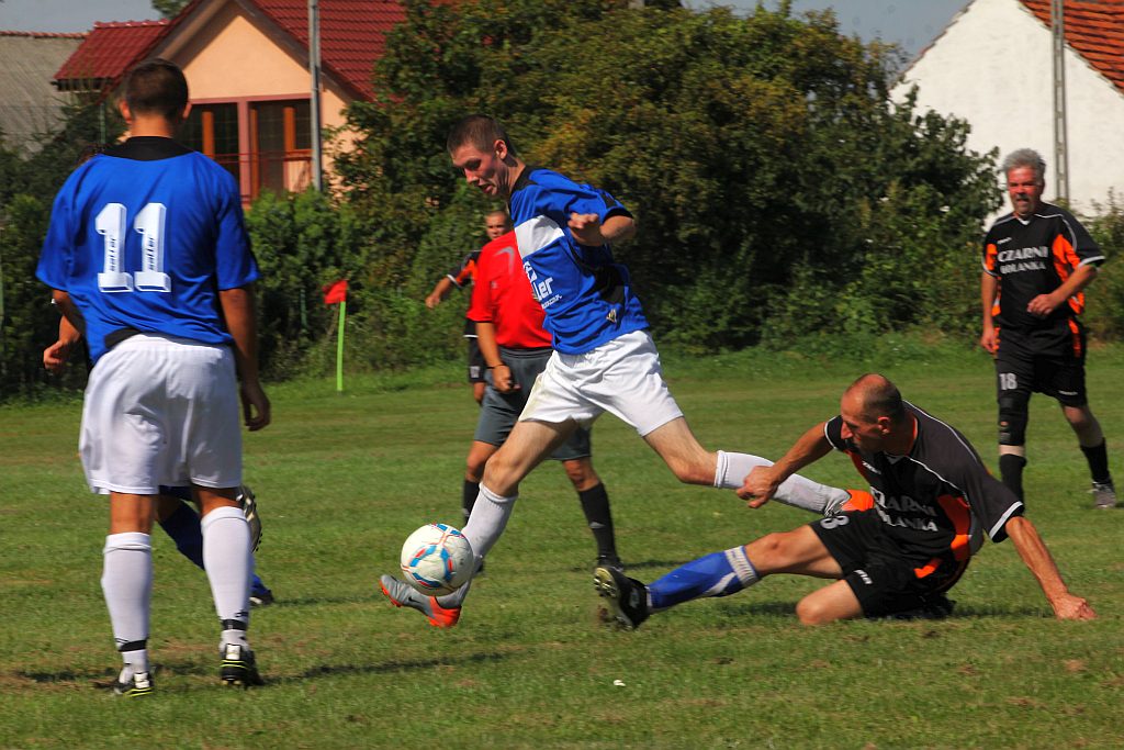 Klasa B: Czarni - Victoria 4:0