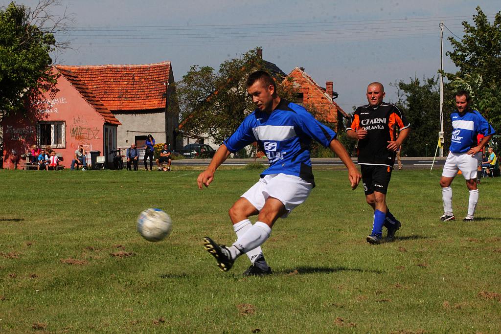 Klasa B: Czarni - Victoria 4:0
