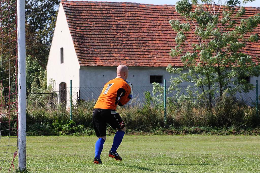 Klasa B: Czarni - Victoria 4:0