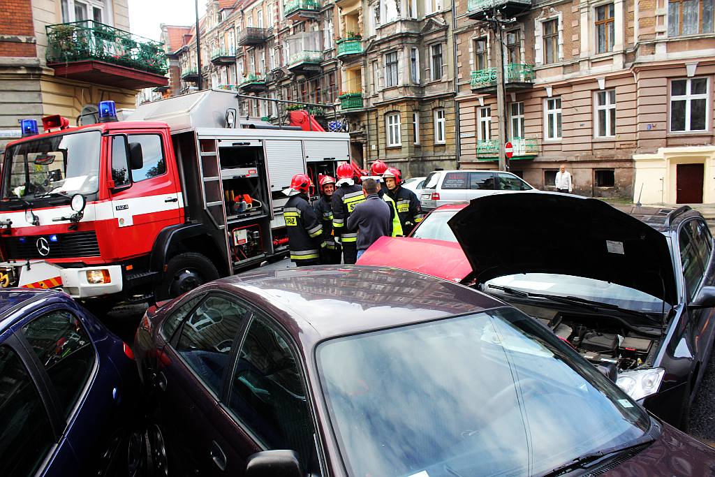 Zderzenie dwóch samochodów. Kierowcy w szpitalu