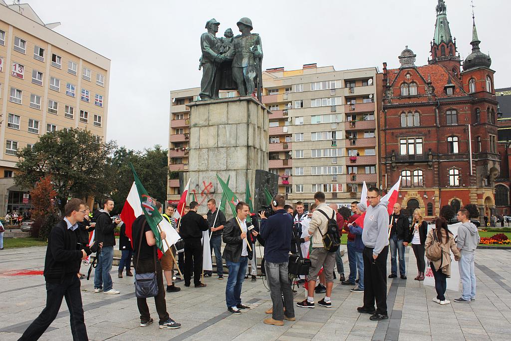 Gorąco w centrum miasta. „Bolszewicy precz z Legnicy!”