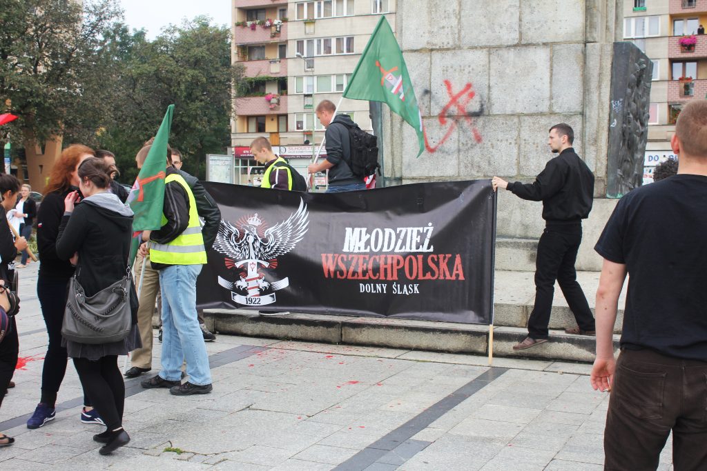 Gorąco w centrum miasta. „Bolszewicy precz z Legnicy!”