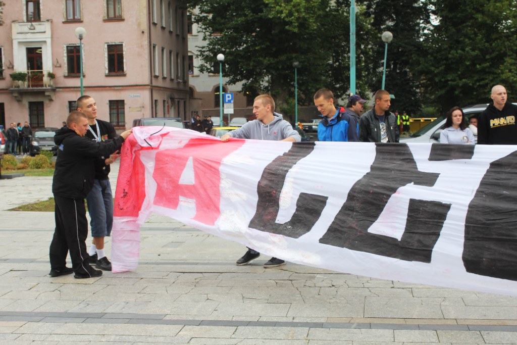 Gorąco w centrum miasta. „Bolszewicy precz z Legnicy!”