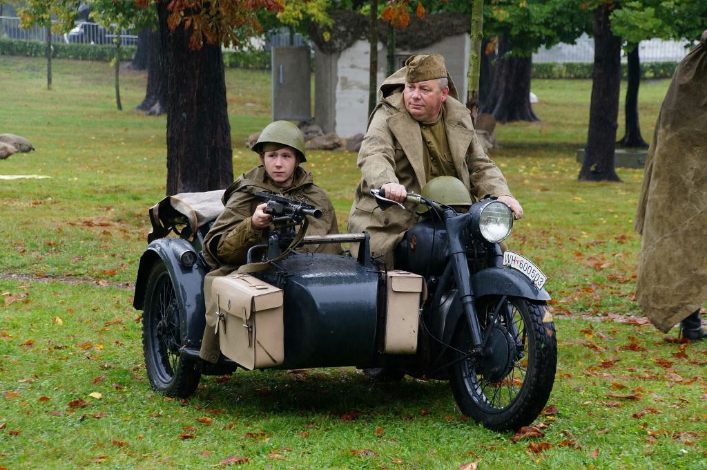 „Dwadzieścia lat po...” – wojskowe oddziały i militaria