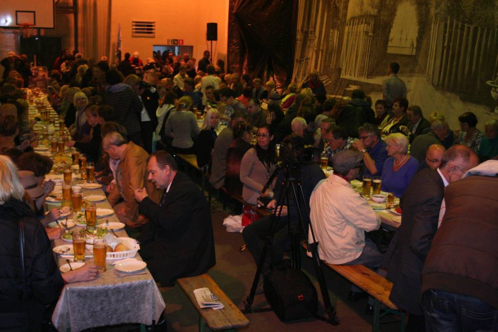 Usiedli razem przy wspólnym stole