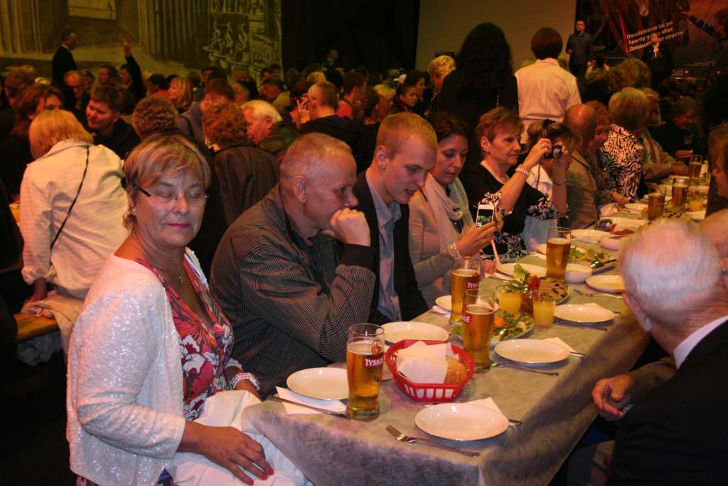 Usiedli razem przy wspólnym stole