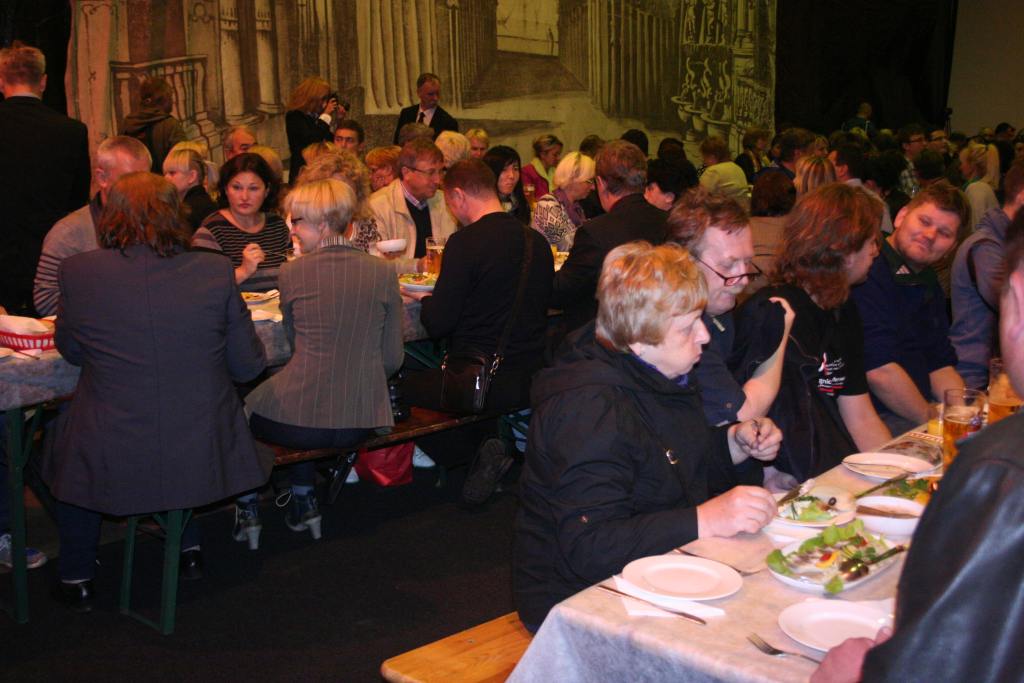 Usiedli razem przy wspólnym stole