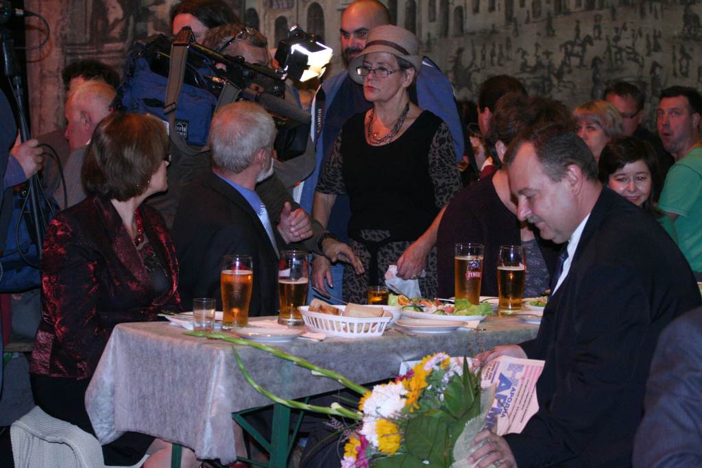 Usiedli razem przy wspólnym stole