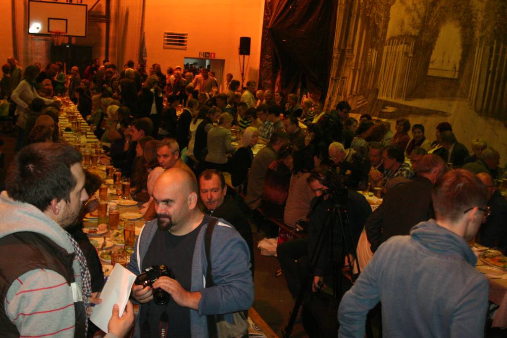 Usiedli razem przy wspólnym stole