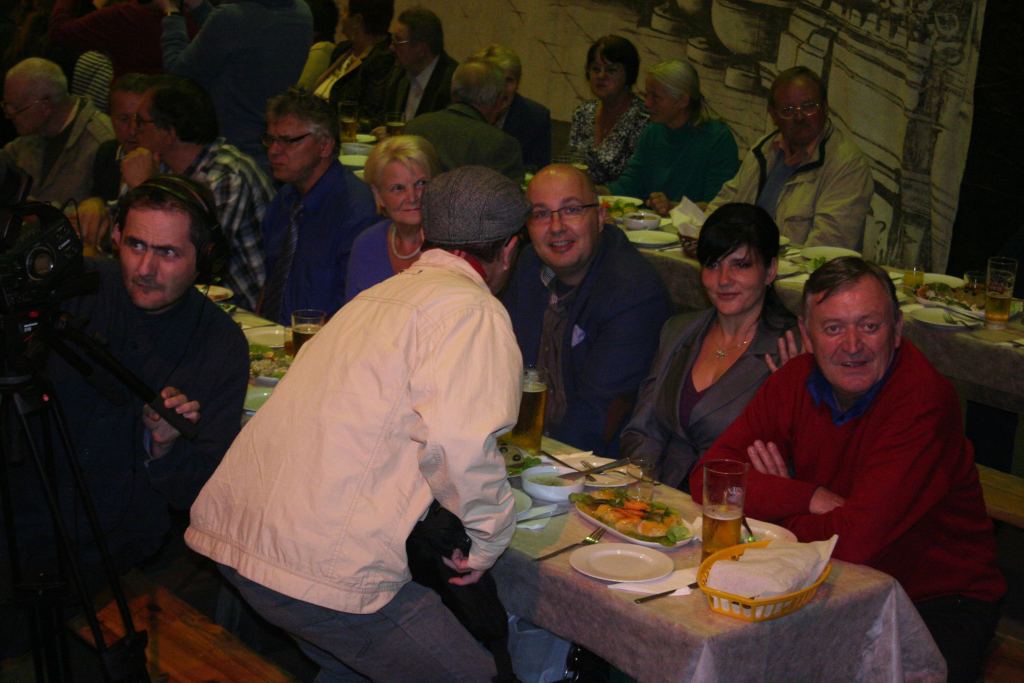 Usiedli razem przy wspólnym stole