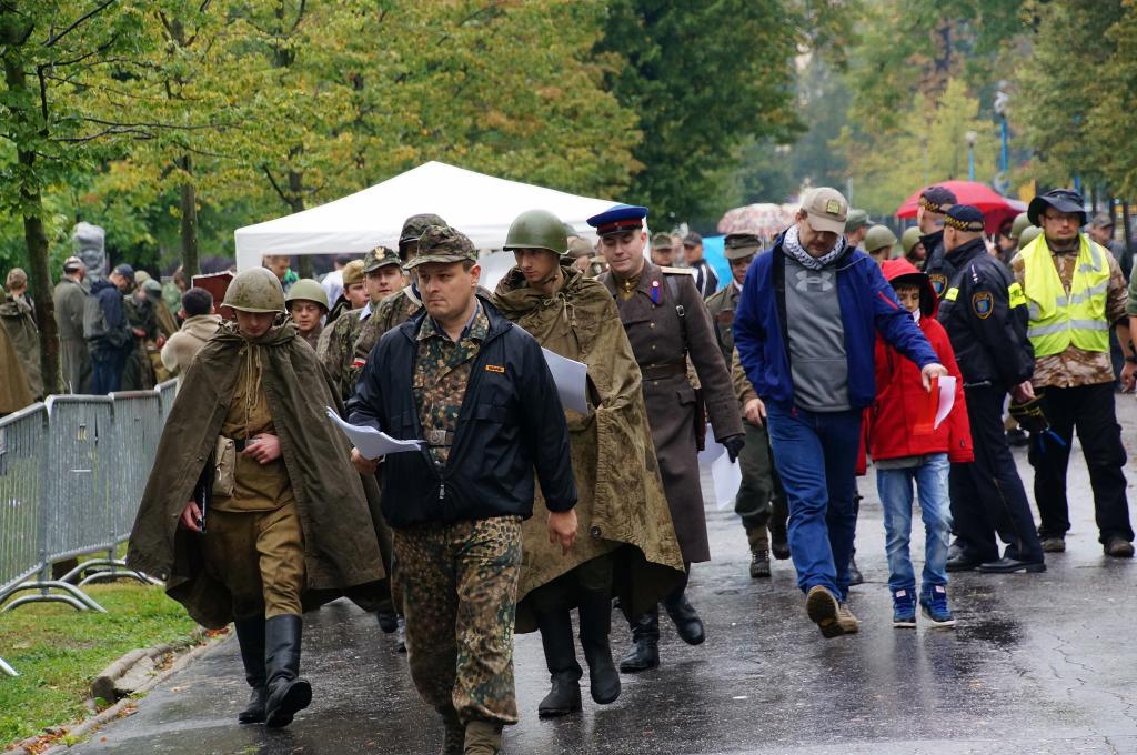 „Dwadzieścia lat po...” – wojskowe oddziały i militaria